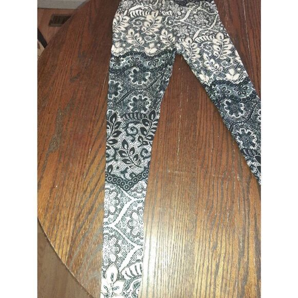 New One Size 4-12 Always Black Pink Ivory Floral Leggings NWT - Picture 3 of 5